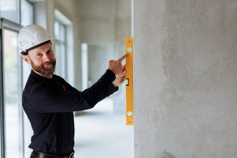 Como preparar o contrapiso para receber piso vinílico em 2026: Guia para evitar problemas
